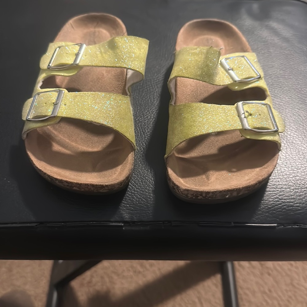 Girls sandals